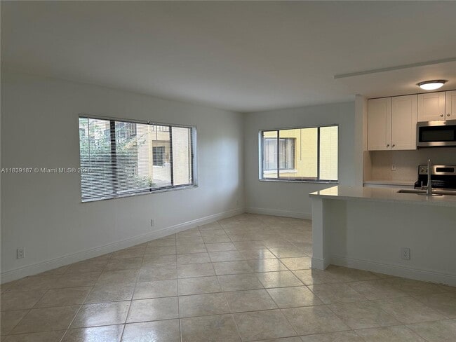 Building Photo - 801 Meadows Cir