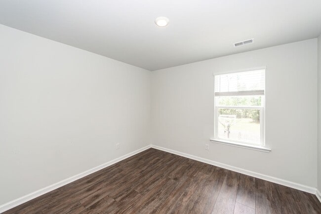 Building Photo - 4 Bedroom 2.5 Bath Home in Cane Bay Planta...