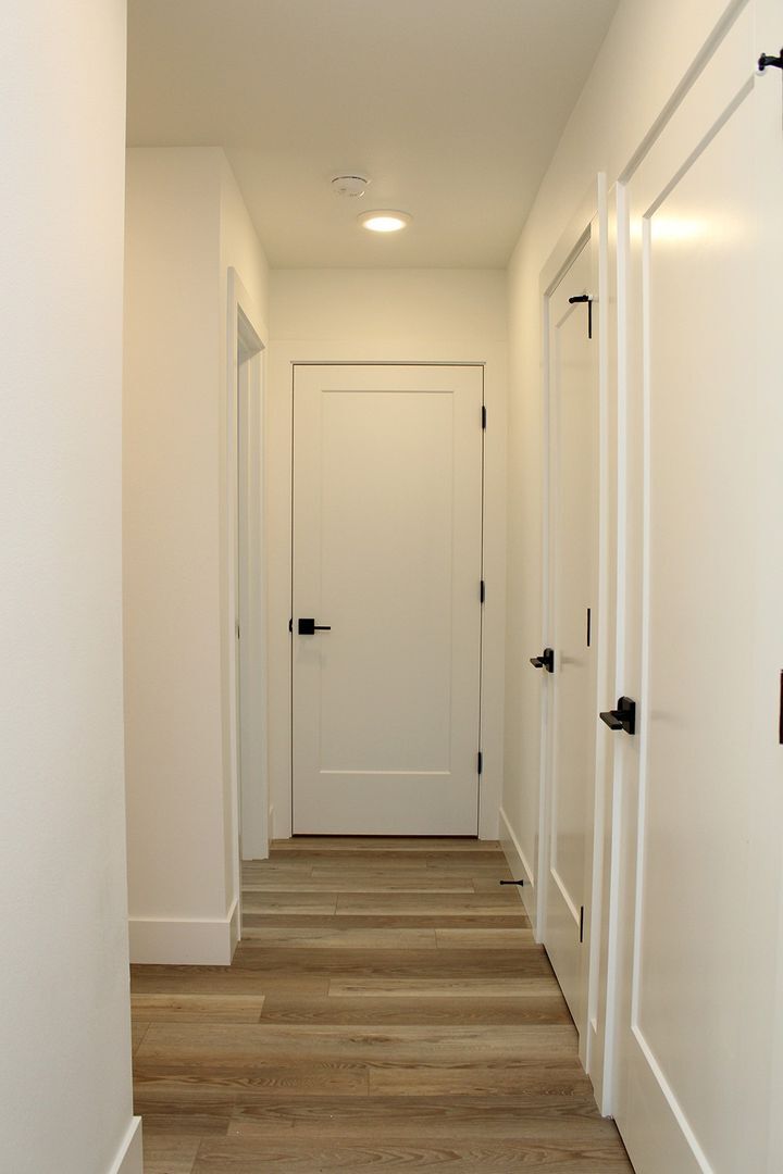 Building Photo - 4563-4563 N Borthwick Ave