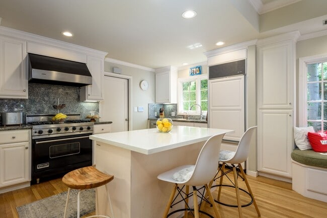 Building Photo - Charm of a Carmel Cottage in Menlo Park Al...