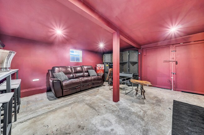 Building Photo - 3931 Haines Rd N