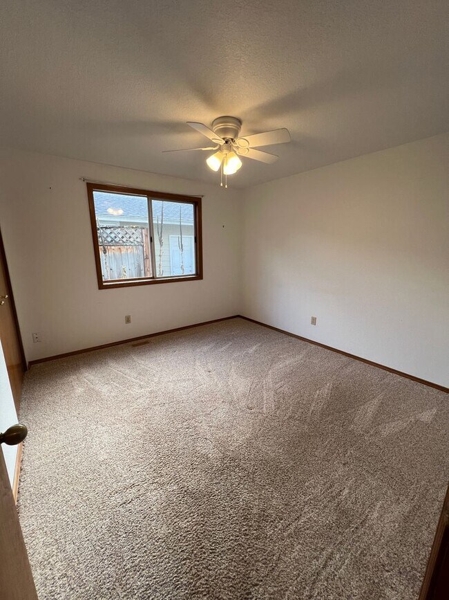 Building Photo - 3 Bedroom Home in Troutdale