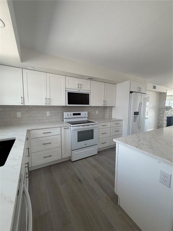 Building Photo - 716 Bayway Blvd