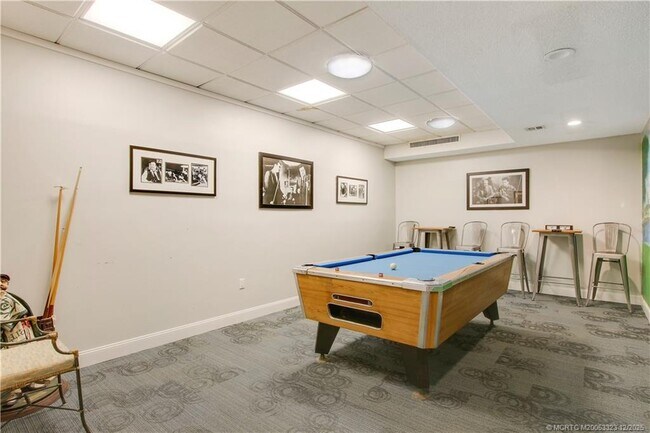 Building Photo - 5323 SE Miles Grant Rd