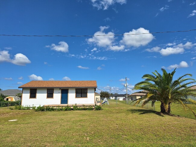 Primary Photo - Cozy 3BR 1BA House Near Buckingham Area