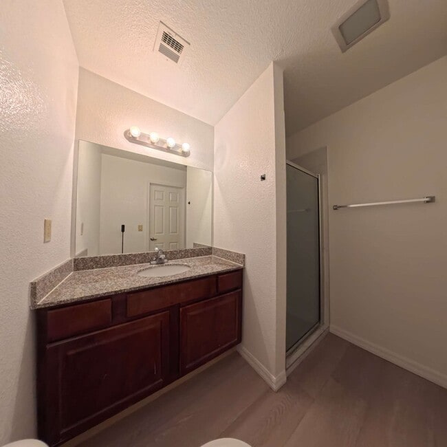 Building Photo - Gated Community | Close To The Strip | 2nd Floor Unit