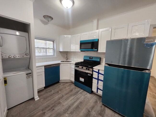 Building Photo - 33 E 42nd St