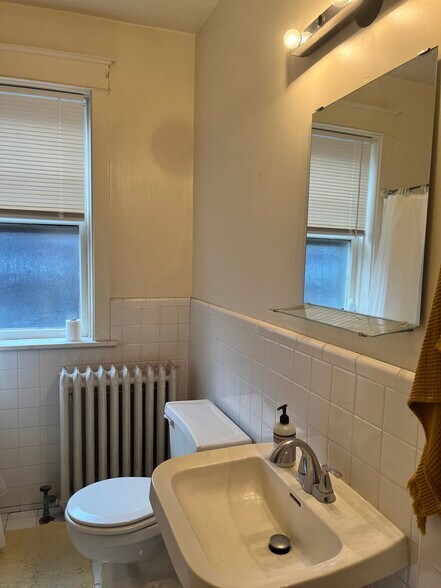 Bathroom - 5863 Northumberland St