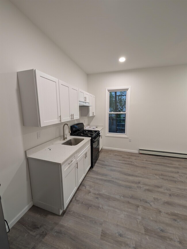Building Photo - 10 Sherman Pl