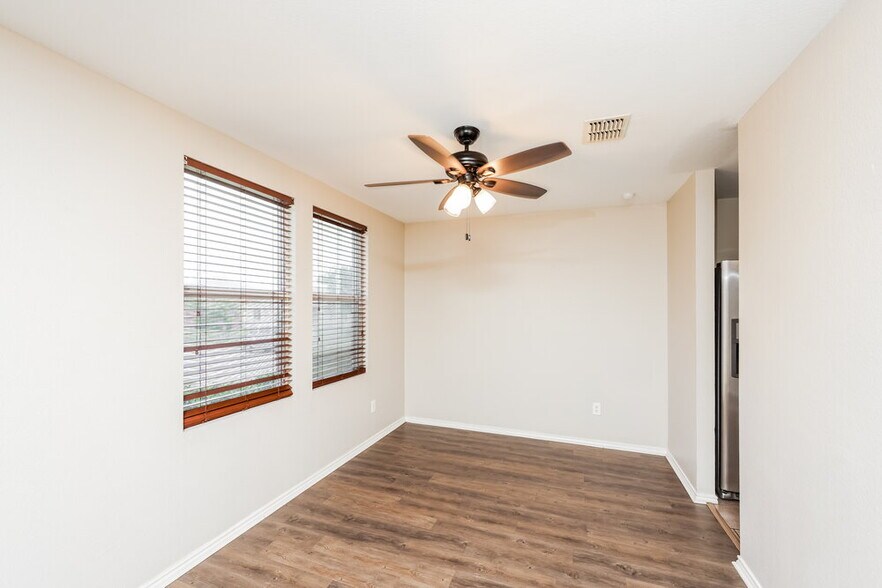Building Photo - 3032 Picket Fence Dr