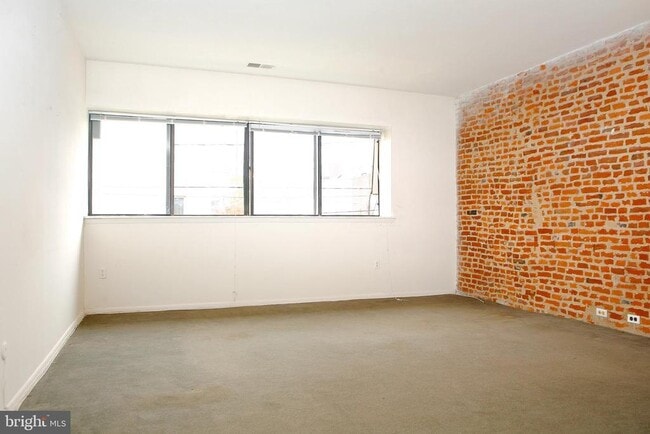 Building Photo - 2031 South St