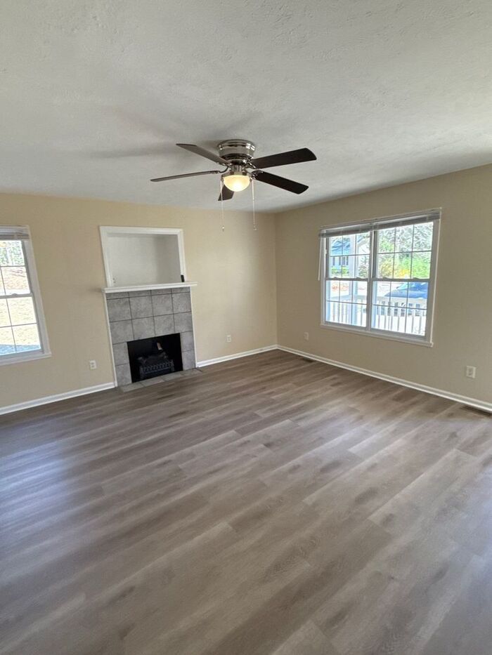 Building Photo - 517 N Pine Ln