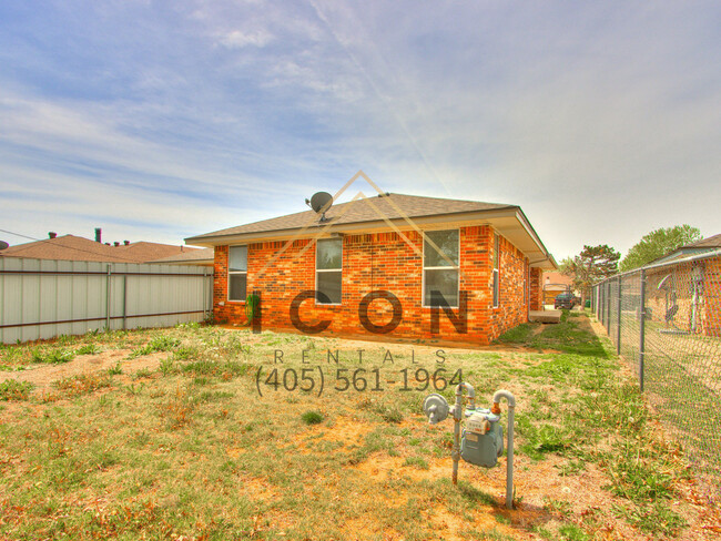 Building Photo - 1204 Summerton Pl