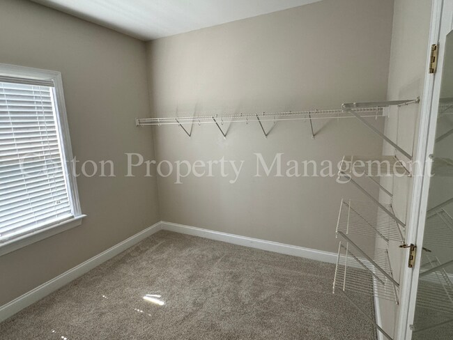 Building Photo - 7824 Sanderling Pl