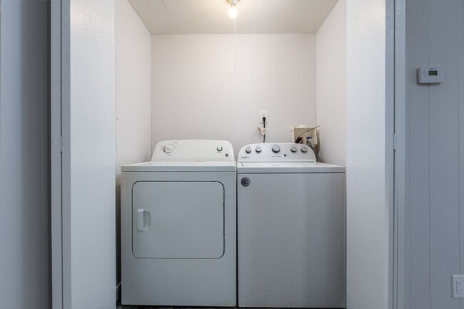 Building Photo - Spacious 2-Bed, 2-Bath Home with Basement – Prime Columbus Location!