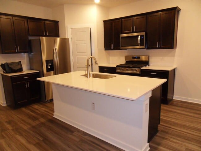 Building Photo - 14016 Lubeck Dr