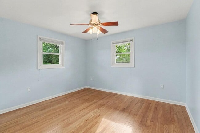 Building Photo - 831 Limekiln Rd