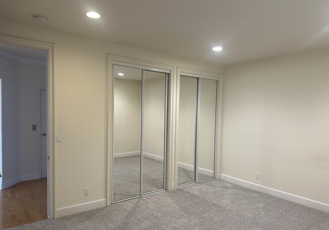 Building Photo - 8120 Billowvista Dr