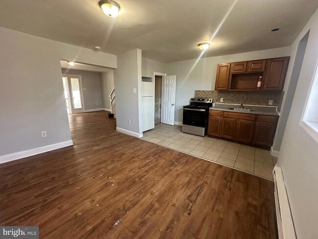 Building Photo - 609 N Wilton St