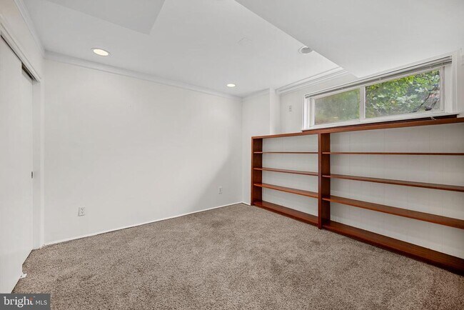 Building Photo - 4125 25th Pl N