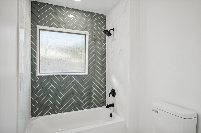 Building Photo - 9946 Kilarney Dr