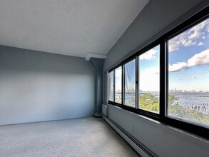 Building Photo - 10 Bay Street Landing