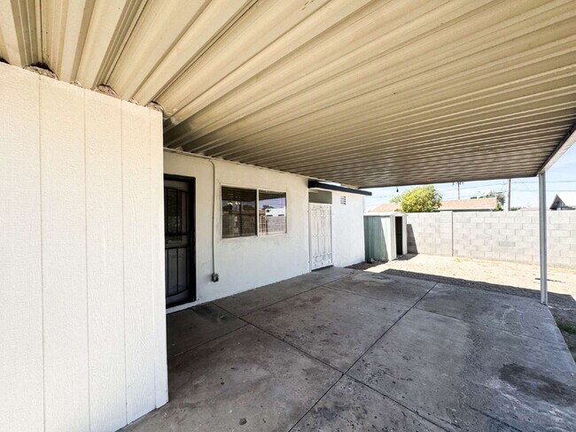 Building Photo - Cozy 3-Bed Oasis in Yuma's Heart