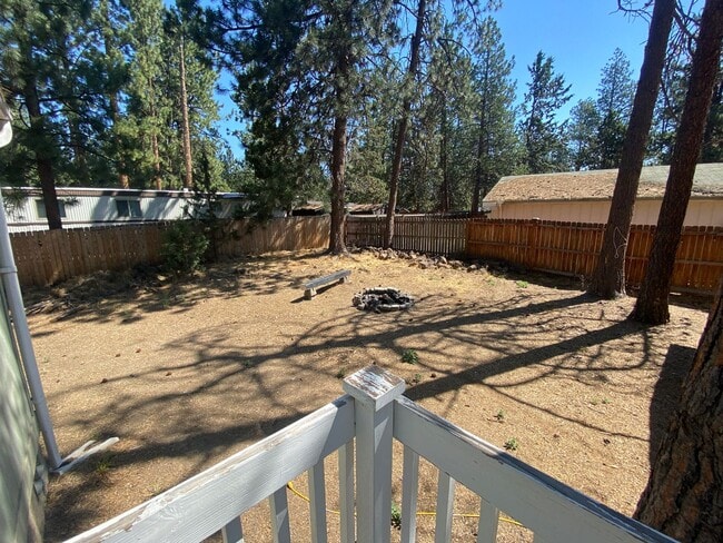 Building Photo - Cute and Cozy Home in SW Bend, Large, full...