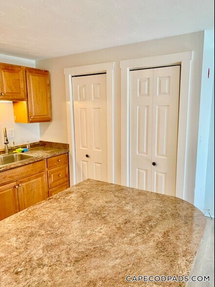 Building Photo - 6 W Central Ave