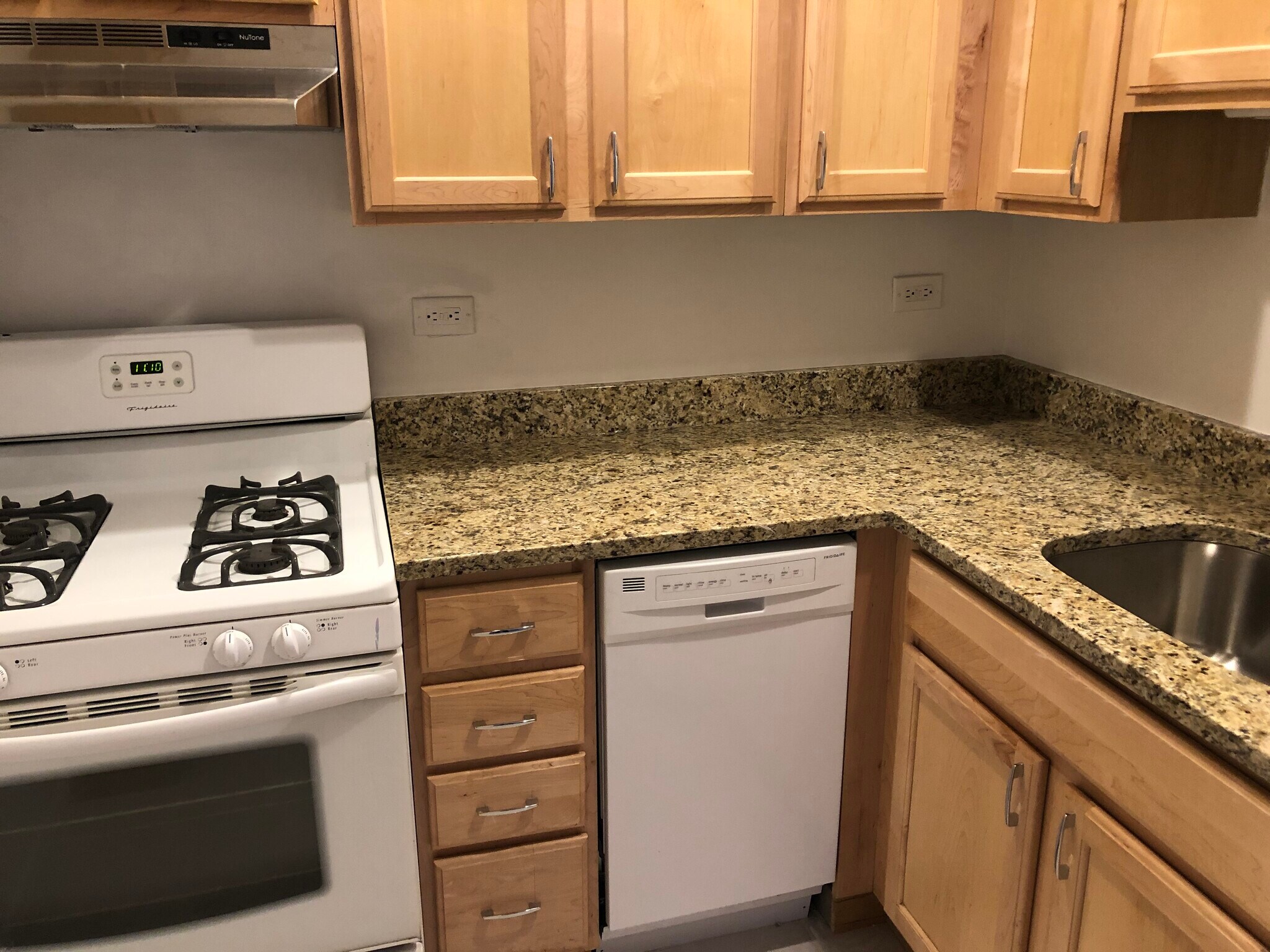 Kitchen - 1750 N Mohawk St