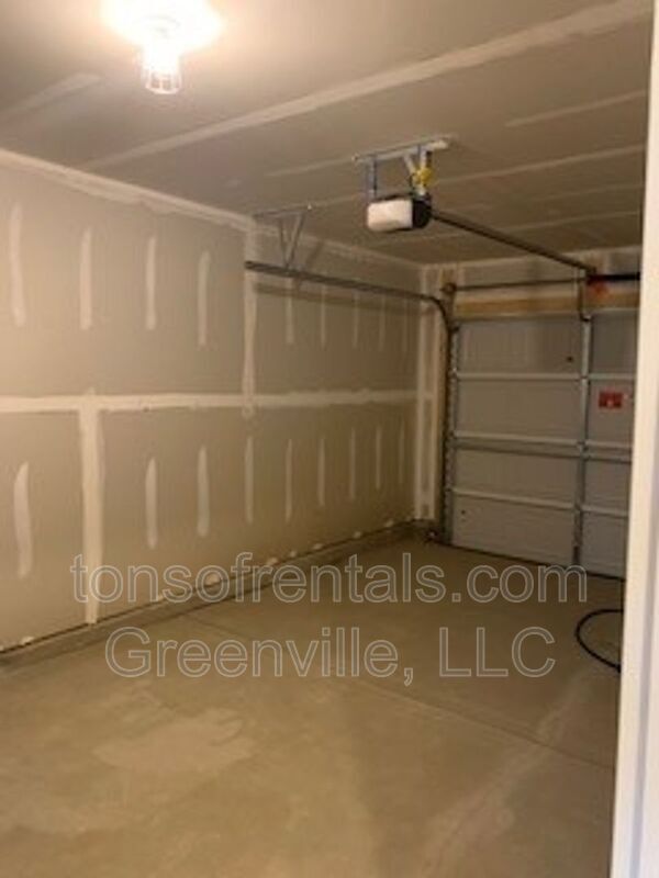 Building Photo - 413 Mopar Ln