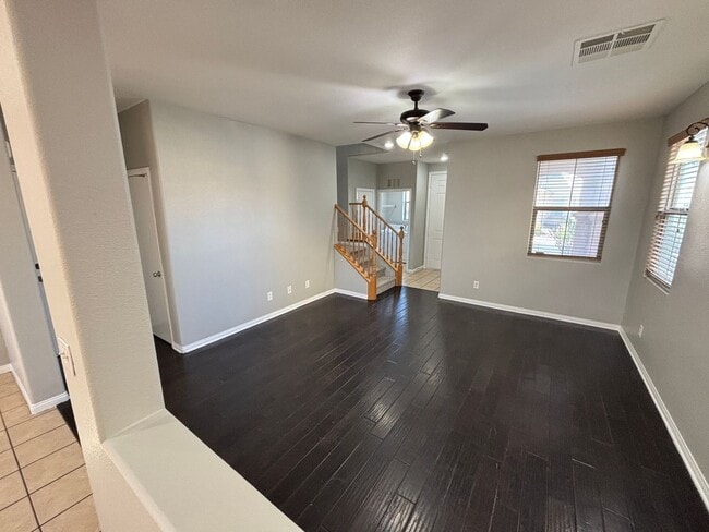 Building Photo - Beautiful 4Bed/3Bath/2Car home located between Summerlin/Providence area