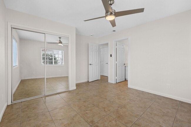 Building Photo - 1749 Dahlia Ave