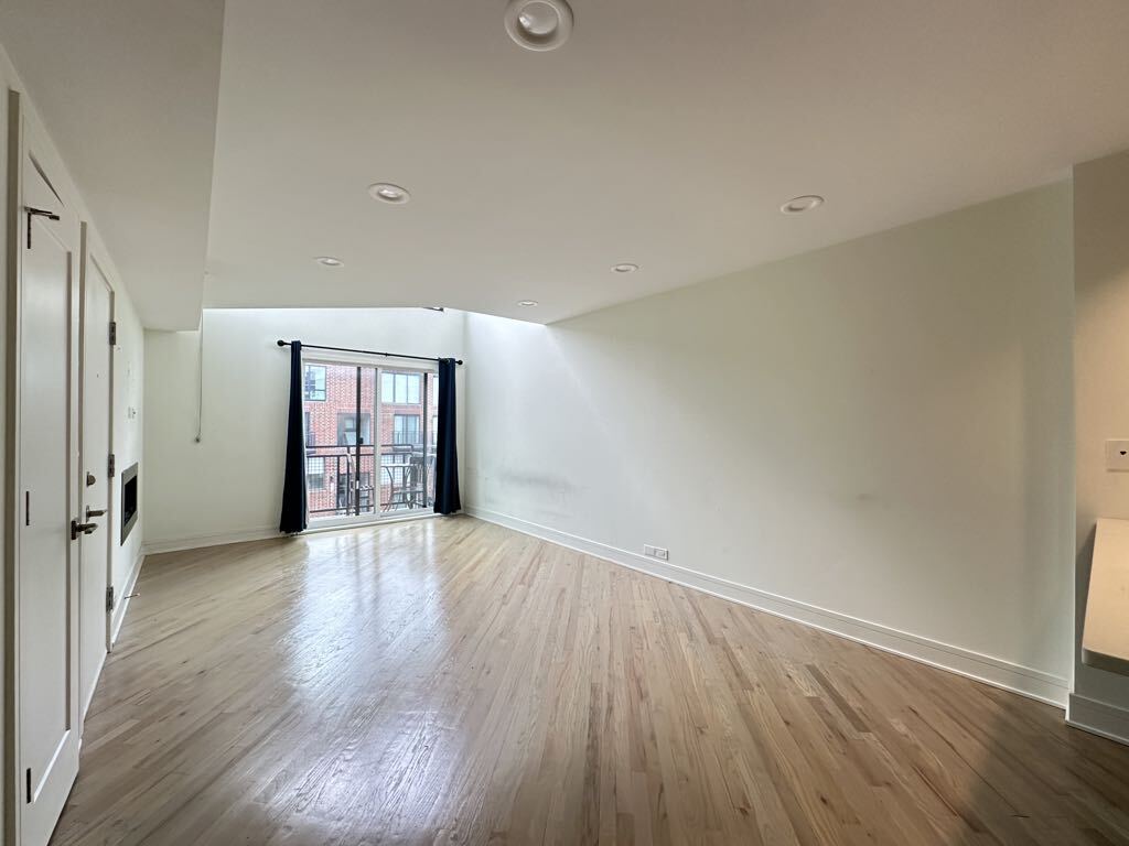 Building Photo - 843 W Grace St