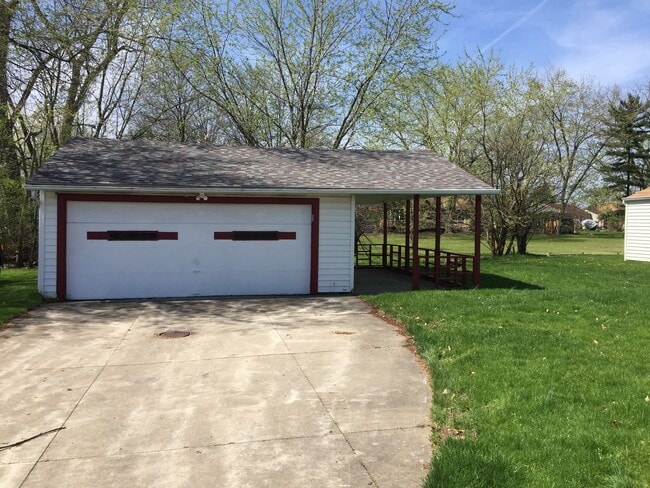 Building Photo - Beautiful 3-Bedroom Ranch available for im...