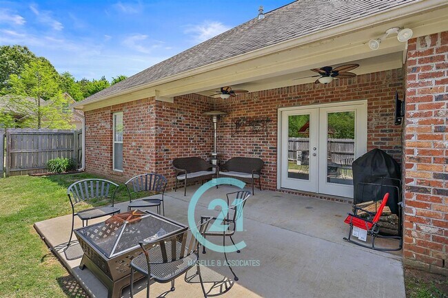 Building Photo - Beautiful 4 bedroom, 2 bathroom house in B...