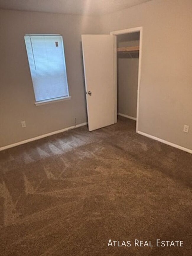 Building Photo - 129 Sir Scott Rd