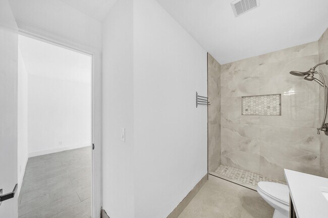Building Photo - 4757 Sunny Palm Cir