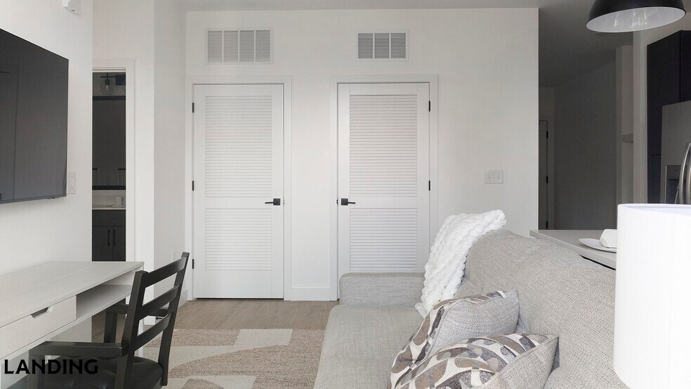 Building Photo - 1007 S Mint St