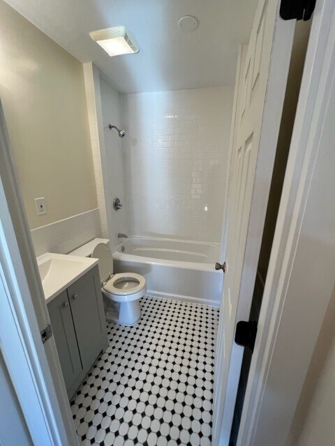 Building Photo - 9-15 Doble St