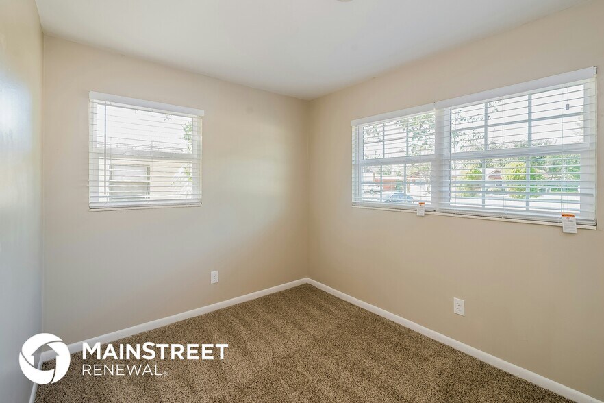 Building Photo - 5027 McManus Dr