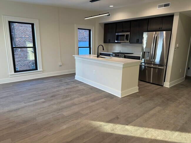 Building Photo - 106 E Erie St