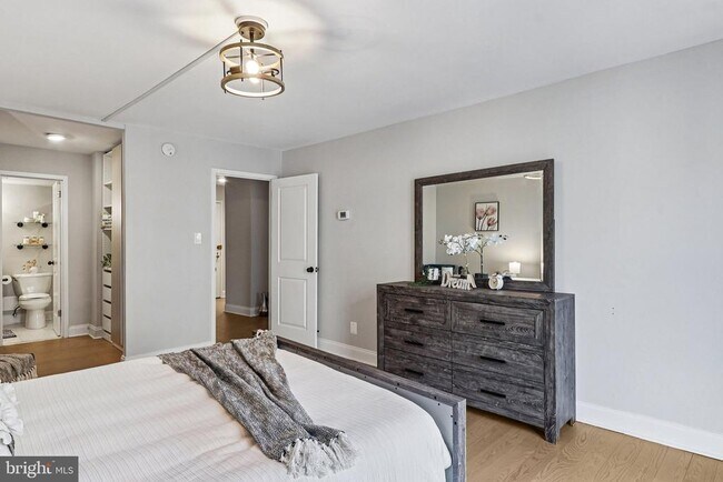 Building Photo - 4620 N Park Ave