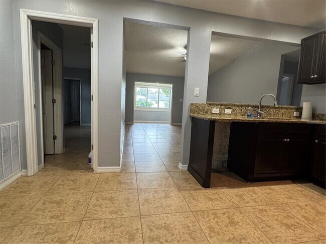 Building Photo - 511 Carolina Ave