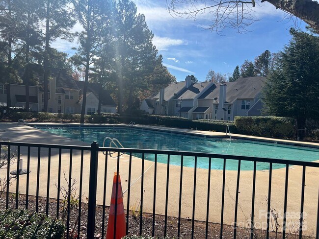 Building Photo - 6075 Cougar Ln