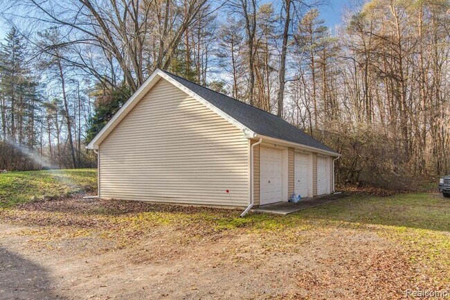 Building Photo - 9798 Mcgregor Rd