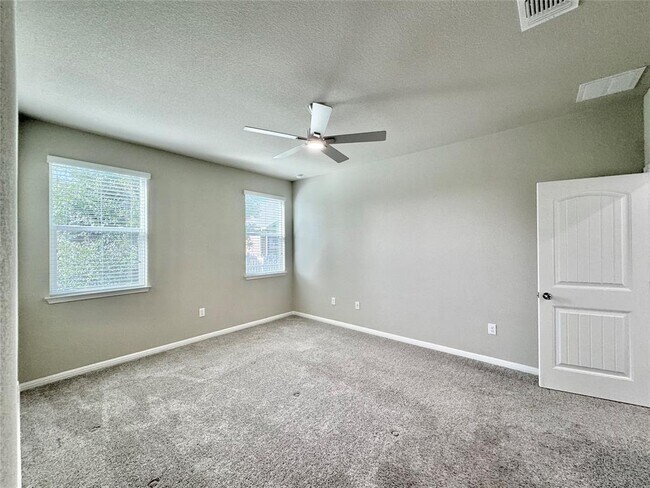 Building Photo - 1701 Logan Dr