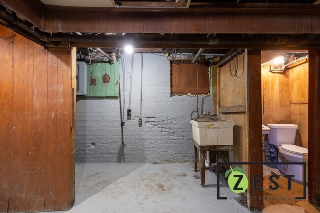 Building Photo - 4016-18 Hogarth