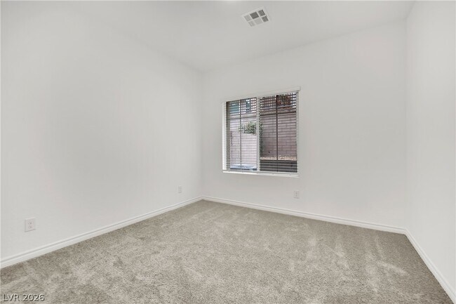 Building Photo - 600 N Carriage Hill Dr