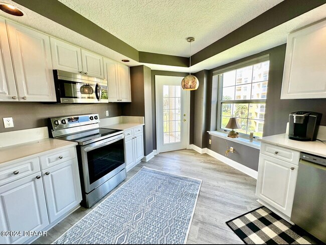 Building Photo - 4670 Links Village Dr